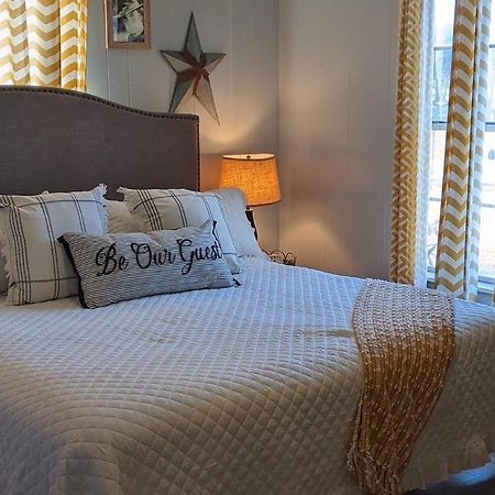 Pecan St. Parlor Haus Downtown Bandera, Tx ภายนอก รูปภาพ