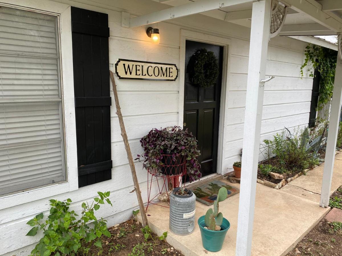 Pecan St. Parlor Haus Downtown Bandera, Tx ภายนอก รูปภาพ
