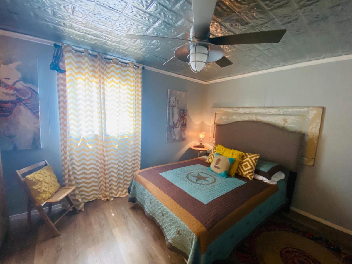 Pecan St. Parlor Haus Downtown Bandera, Tx ภายนอก รูปภาพ
